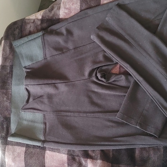 🌸Le Chateau BLACK size 6 pants - Picture 2 of 3